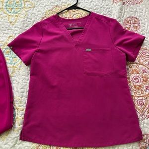 Figs Technical collection
1-Size medium top
2-Size medium tall joggers